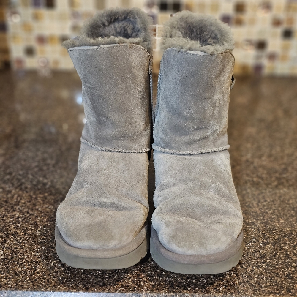 Women’s UGG Constantine Satin Ribbon Boots in Gray Size 8 Christmas 🎄😍